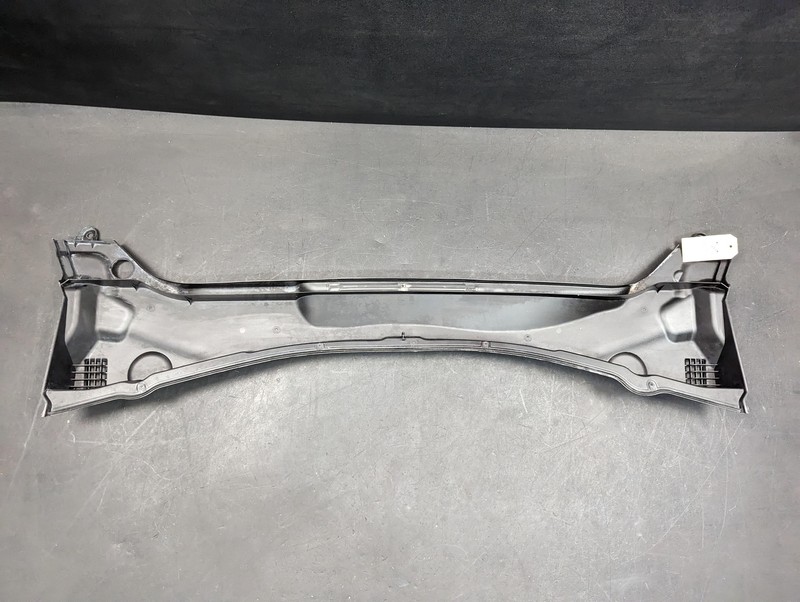 Cowl Vent Panel 2018 BMW X1 51717350593 2016 2017 2019 2020 2021 2022