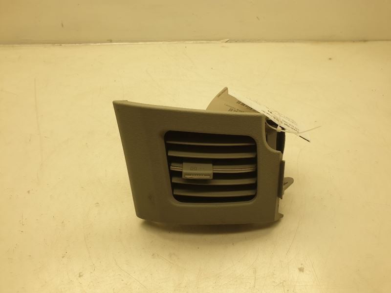2010 TOYOTA PRIUS II PASSENGER SIDE CORNER BEZEL WITH VENT