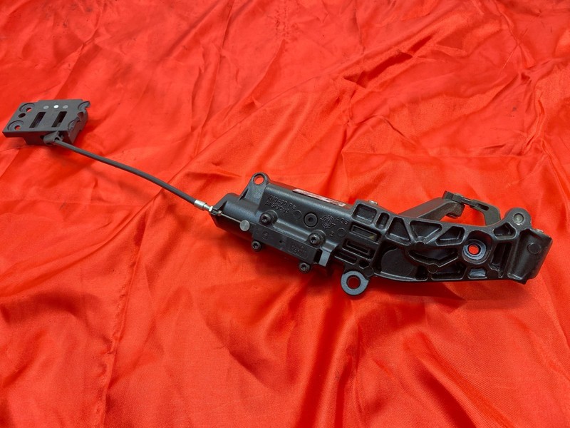 03-08 BMW E85 Z4 Convertible Soft Top Right Side Folding Top Lock Latch 81K OEM✅