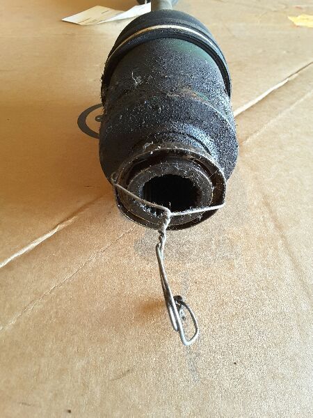 98 99 FORESTER AXLE SHAFT FRONT AXLE AT FROM 5/98 79737