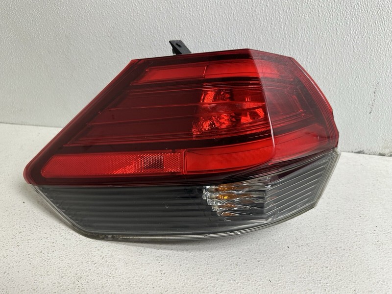 2019-2020 Nissan Rouge Left Driver Tail Light Lamp Taillight Taillamp Oem