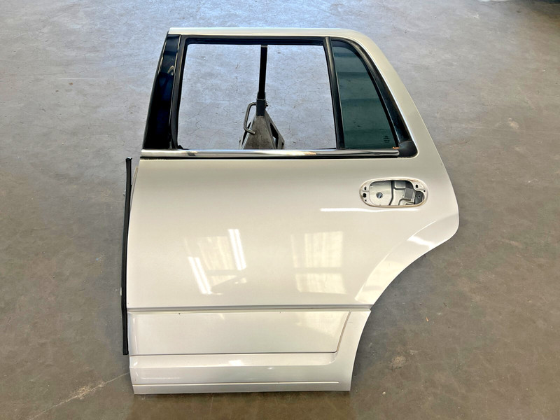 ⭐2007-2017 LINCOLN NAVIGATOR REAR LEFT SIDE DOOR SHELL COVER PANEL OEM LOT2599