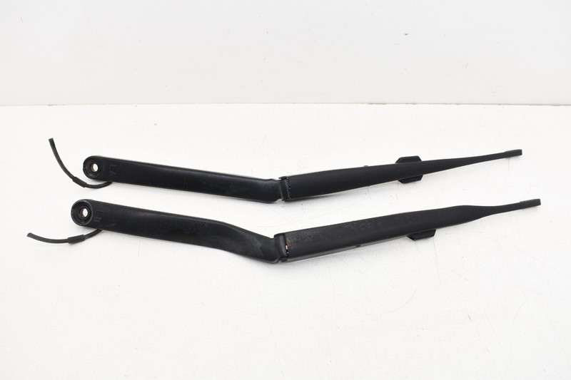 2005 Nissan 350Z Front Windshield Wiper Arm Pair Left Right OEM KW59