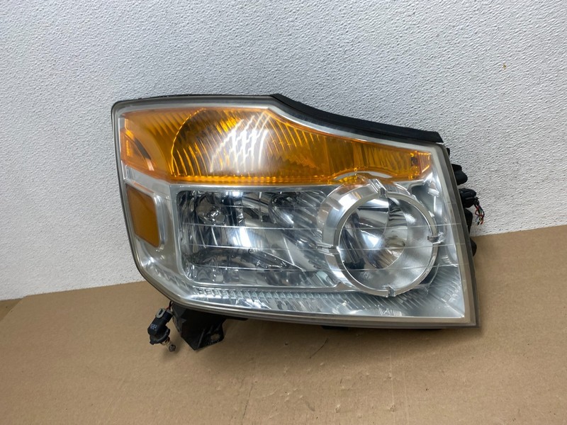 2008 - 2015 Nissan Armada Right Passenger RH Headlight Halogen Oem AE6658 DW