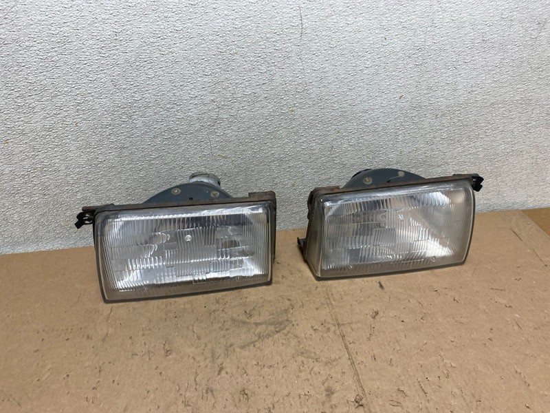 1986 to 1988 Mitsubishi Tredia Left+Right Set Side Headlights S4152 PS