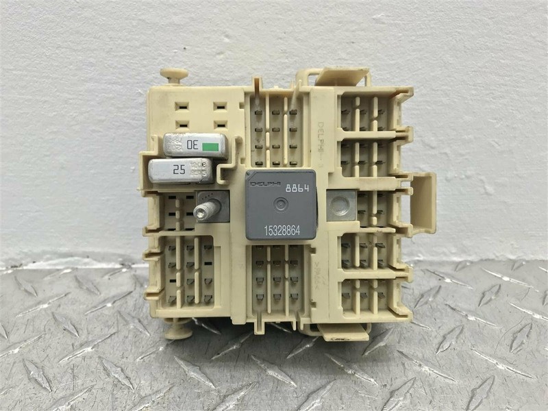 2003-2005 SILVERADO SIERRA 1500 2500 WIRE HARNESS JUNCTION OEM 15190658