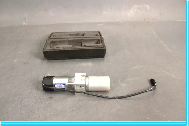 07-13 Mercedes W221 S600 S63 S350 Trunk Lid Locking Hydraulic Pull Down Pump OEM