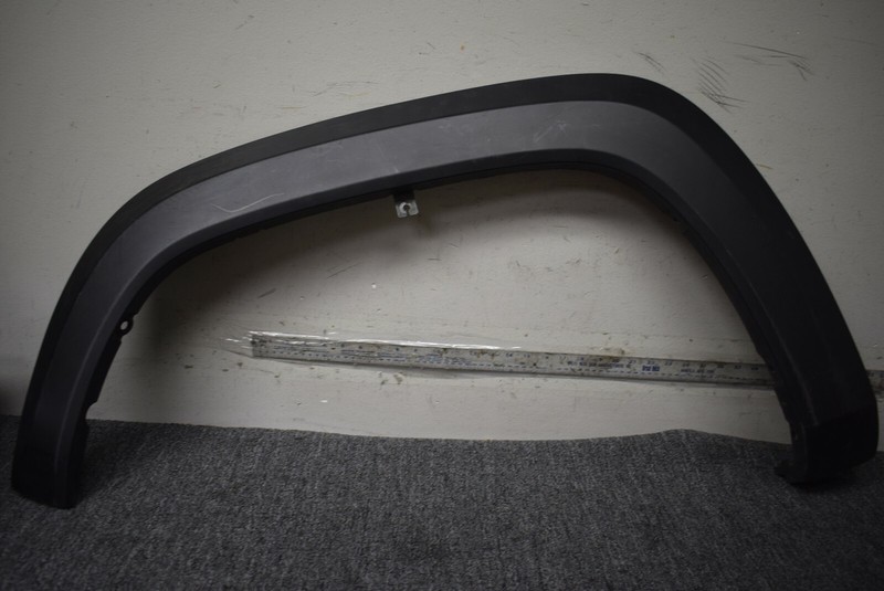 2016-2020 TOYOTA TACOMA LIMITED WHEEL OPEN MOLDING FACTORY OEM FRONT LEFT