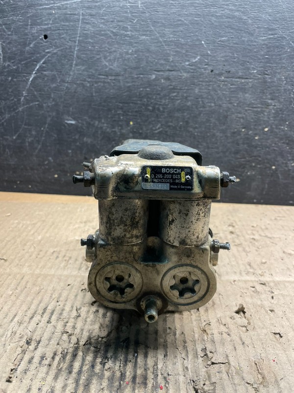 1986 - 1991 Mercedes 300SEL 300SE ABS Anti Lock Brake Pump Module U9126 DG