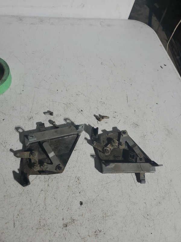 380SL 450SL 560SL R107 MERCEDES-BENZDASH LEFT RIGHT AIR VENT ADJUSTER SET