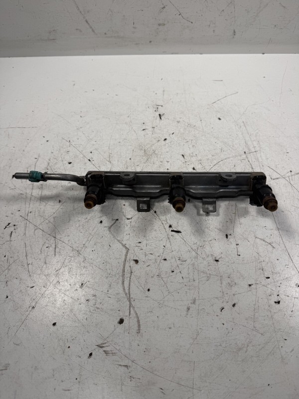06-08 Honda Pilot 2WD Front Fuel Rail w/ Injectors 16610-RKB-003 OEM
