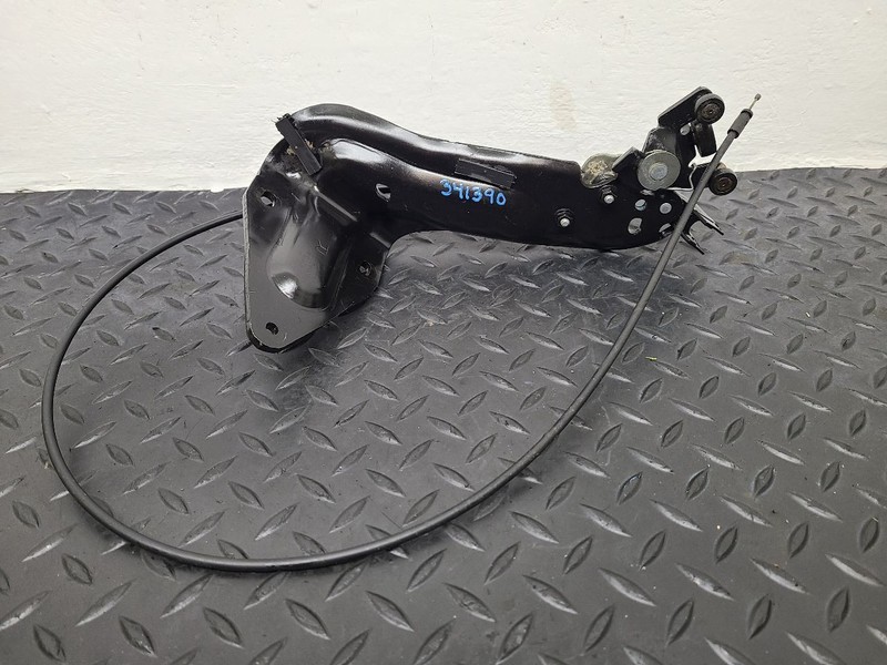08-16 Chrysler Town & Country Right Sliding Door Lower Hinge OEM 5020920AC