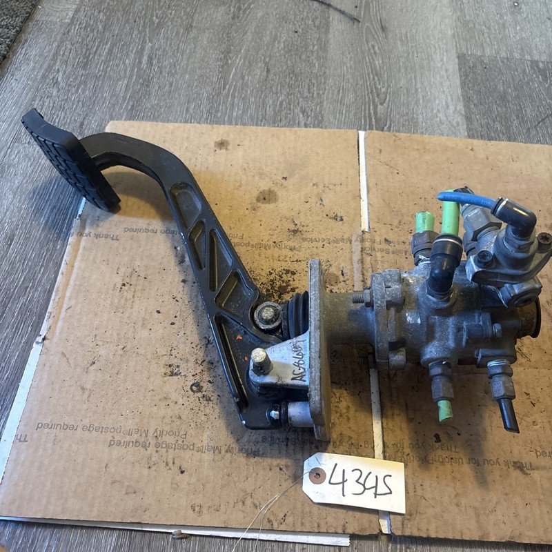 Freightliner Brake Pedal Assembly 12-19979-000 w/ Bendix T-290181-F OEM