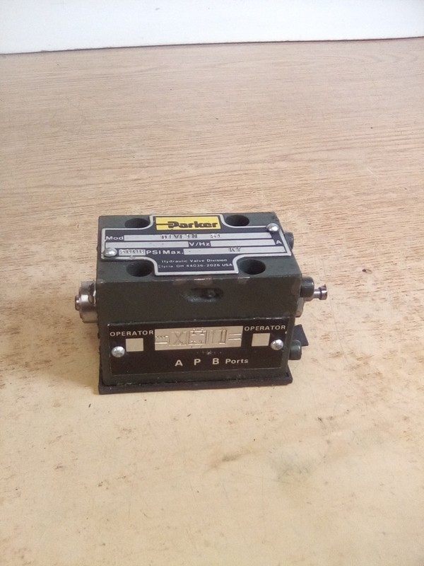 Parker D1VL1N51 Directional Control Valve "BODY ONLY"