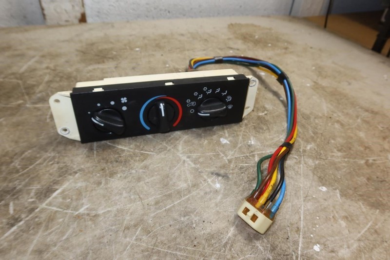 2004 Jeep Wrangler TJ OEM AC Heater Climate Control w/ Harness 55037612