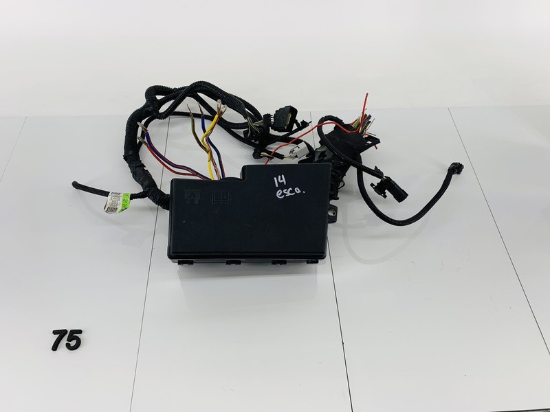 14-15 FORD ESCAPE 2.0L L4 GAS ENGINE MOTOR WIRE WIRING FUSE & RELAY BOX OEM