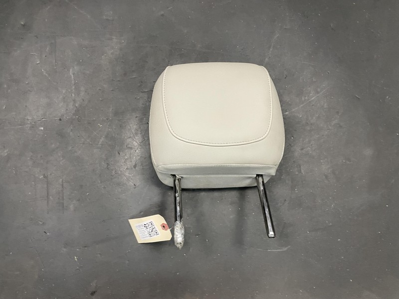 Front Right Seat Headrest Leatherette 2021 Cadillac XT4 84614478 2019 2020 -2023