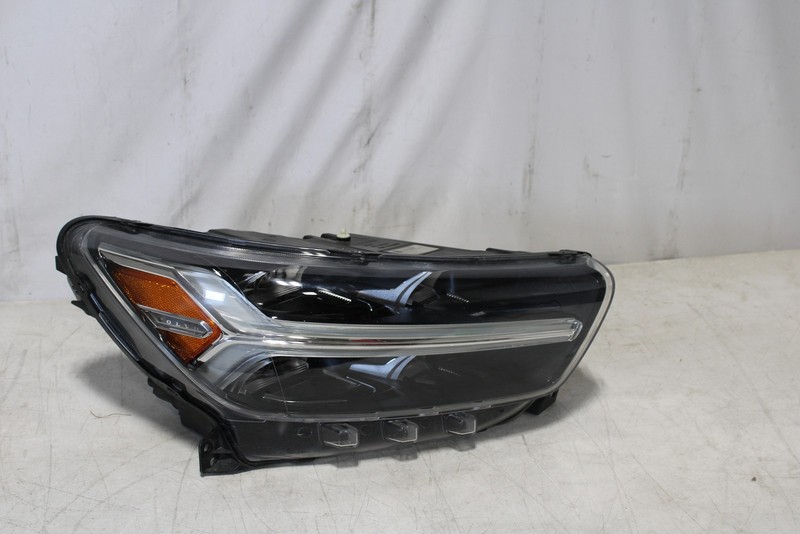 Volvo XC40 Right Headlight Assembly 31655998 Black Clear Lens Used Condition