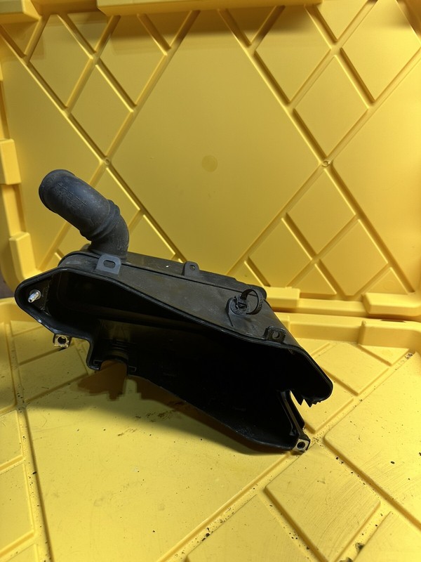 2007-2009 LEXUS GS300 ECU ENGINE COMPUTER MODULE HOUSING TRAY OEM