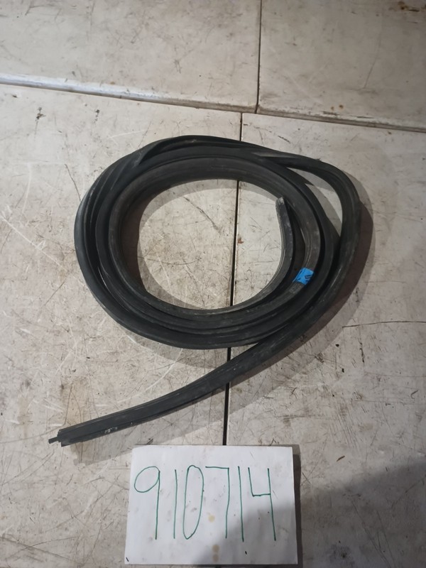 98-03 Mercedes ML500 Right Front Door WeatherGasket Seal Rubber