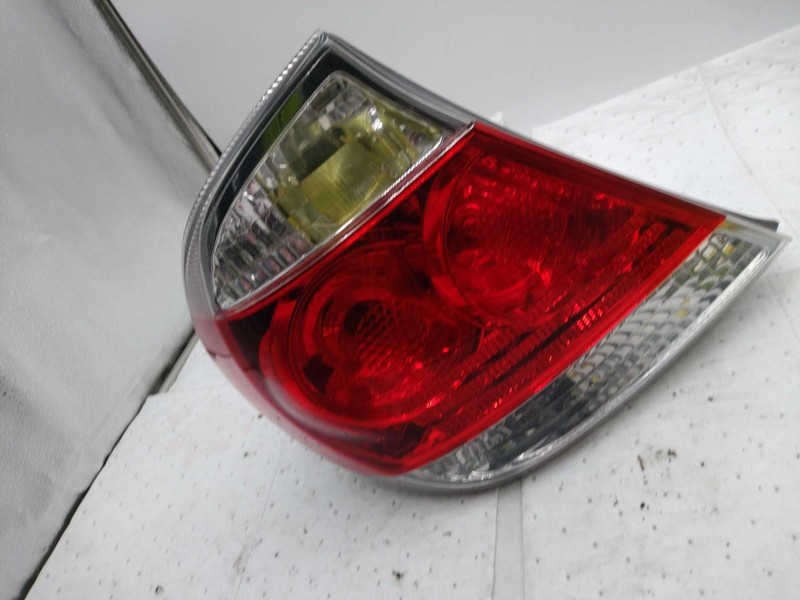 2005-2006 Toyota Camry Left Tail Light Assembly Tan 551527 Used 194K Miles
