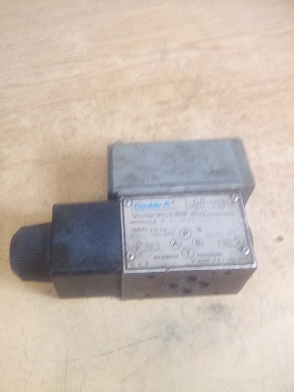 Double A QJ 3 C 10B1 Hydraulic Valve