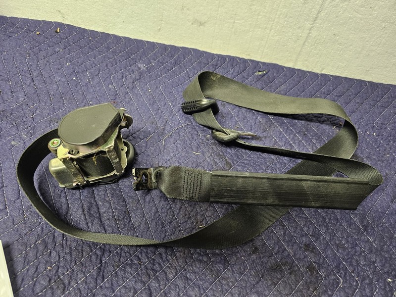 Used Front Left Seat Belt fits: 2003Ford e350 van bucket seats