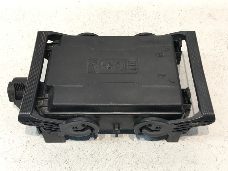 2015-2020 CADILLAC ESCALADE ENGINE BAY FUSE RELAY BOX 23418066 OEM
