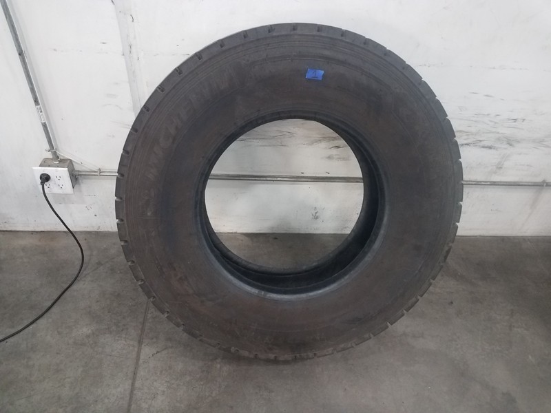 Michelin Multi D 11R-22.5 Drive Tire 4K Miles A-3