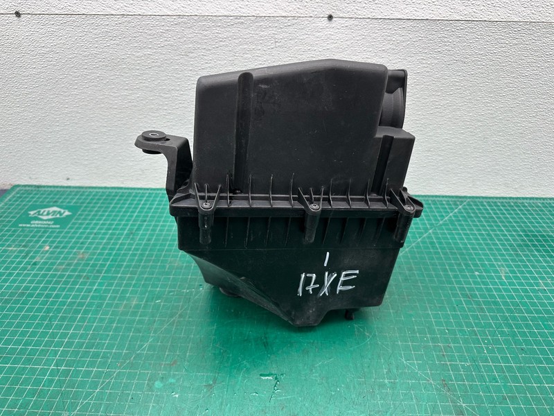 17-19 JAGUAR XE 2.0L engine AIR INTAKE CLEANER FILTER BOX OEM