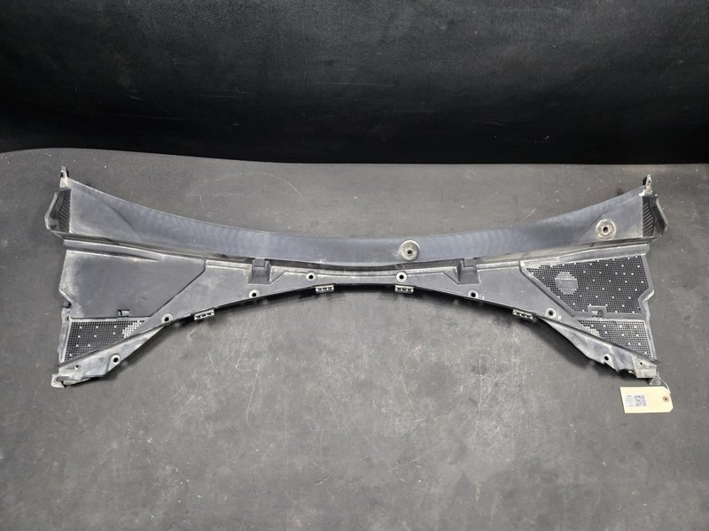 Cowl Vent Panel 2018 Land Rover Range Rover Velar LR093068 2019 2020 2021 2022