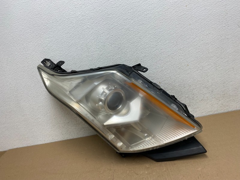 Halogen 2010 to 2016 Cadillac SRX Right Passegner Side Headlight AE6664 DW