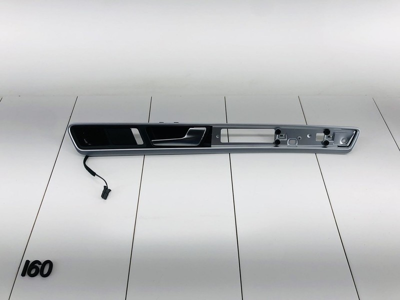 11-13 VOLKSWAGEN TOUAREG FRONT RIGHT SIDE INTERIOR DOOR HANDLE W/ BEZEL OEM