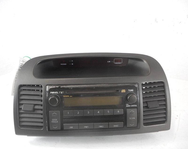 05 Toyota Camry AM FM Radio CD Disc Player Receiver W/ Trim & Air Vents OEM