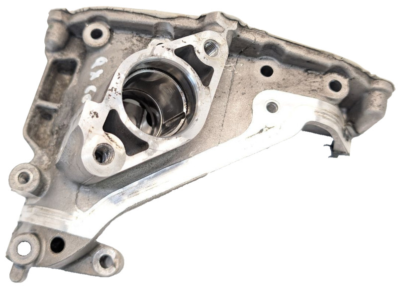2019 INFINITI QX60 OEM COVER HOUSING OF THE VVT SYSTEM SOLENOID PHASE REGULATOR