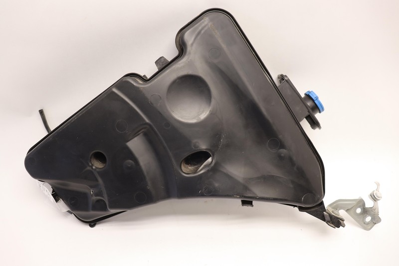 2017-2019 BMW 540I G30 WINDSHIELD WASHER RESERVOIR BOTTLE TANK OEM