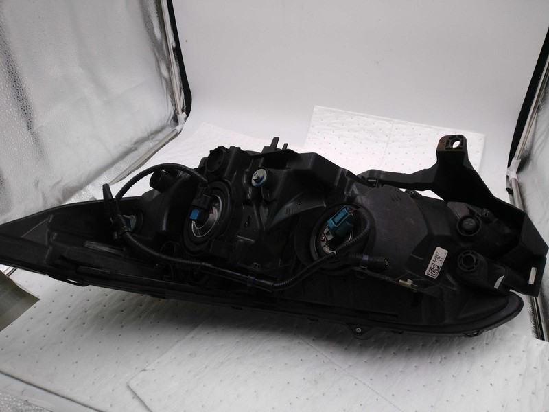 2016 Honda CR-V Right Headlight Assembly White Used 93201 126K Miles
