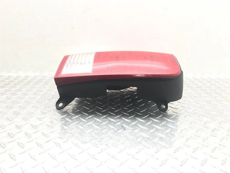 2007-2009 CHRYSLER ASPEN DRIVER TAILLIGHT LAMP ASSEMBLY OEM 68001317AA