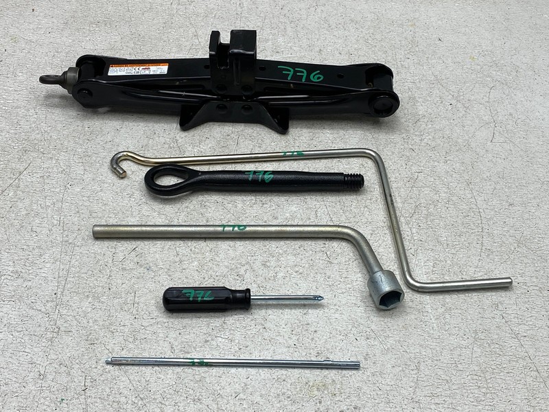 2015-2016 LEXUS GS200T GS350 EMERGENCY SPARE JACK TOOL KIT OEM LOT776