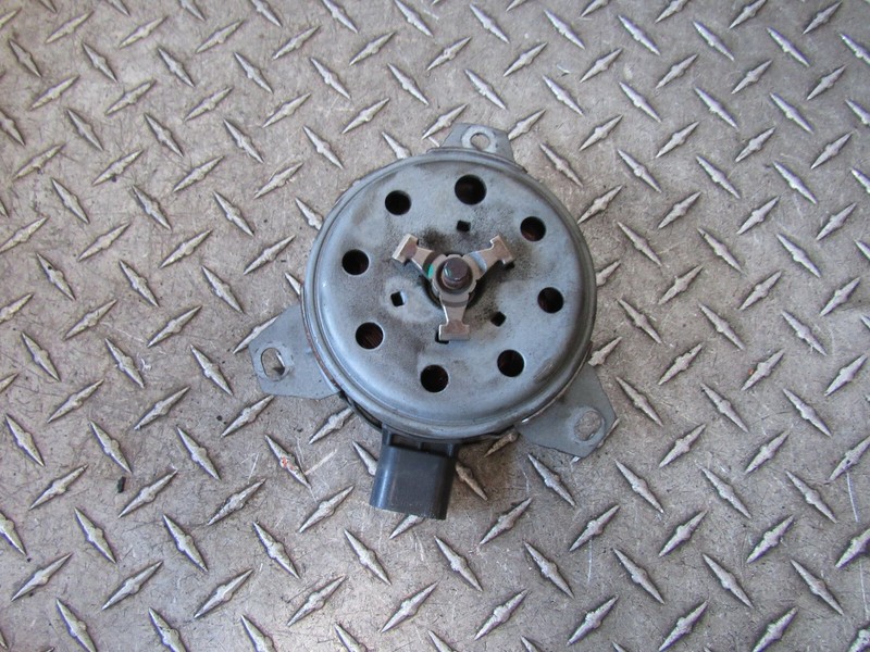 2005 GMC YUKON XL 1500LEFT COOLING FAN MOTOR 5.3L