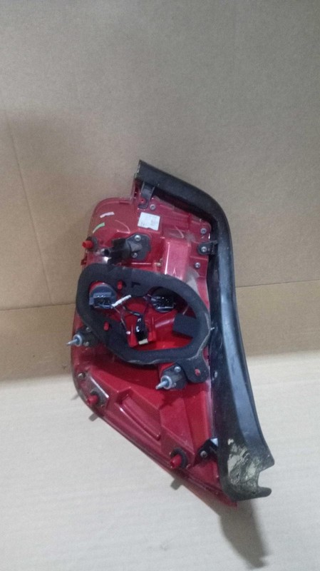 Used Left Tail Light Assembly fits: 2015 Chevrolet Malibu ECO lid mounted L. Lef