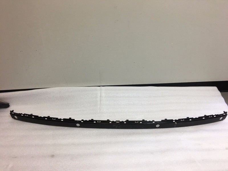 BMW 750 REAR BUMPER MOLDING CENTER 2006-2008 E65 51127 135 584 72758411 OEM