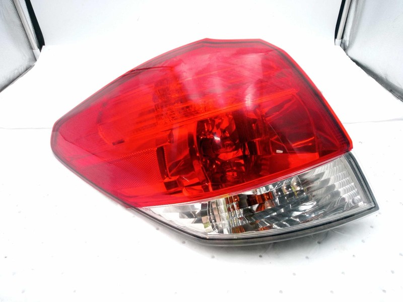 2010 Subaru Legacy Left Tail Light Assembly Green 252581 163k Miles Used
