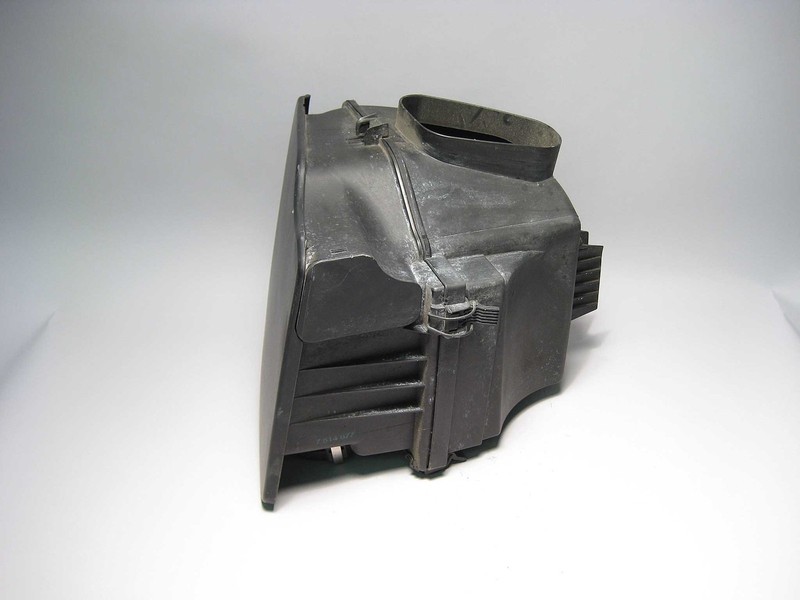 2003-2005 BMW Z4 E85 2.5i Air Filter Box Intake Muffler Housing Factory Assembly