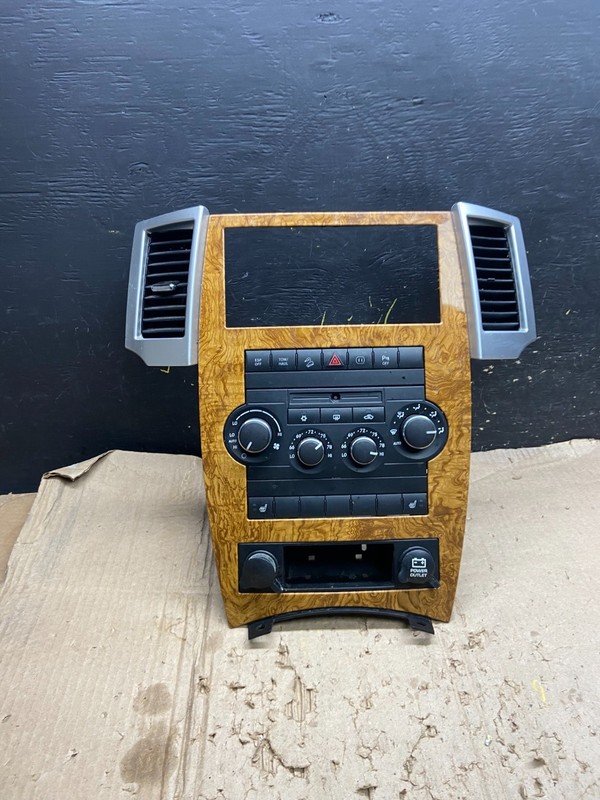 2008 to 2010 Jeep Grand Cherokee Center Navi Radio Air Vent Bezel OEM X6331 DG