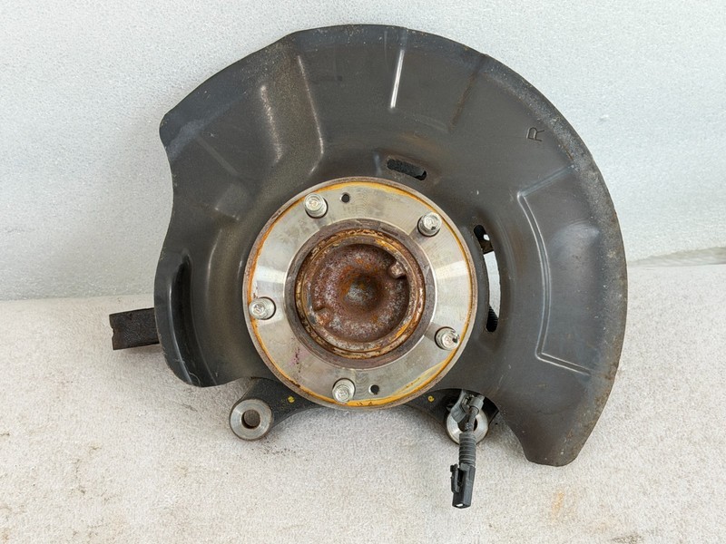 2013 Hyundai Genesis 2.0T Coupe SPINDLE KNUCKLE HUB Right Front OEM