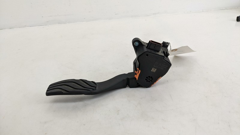 Gas Accelerator Pedal 2020 Nissan Versa 18002-5RA0A 2016 2017 2018 2019