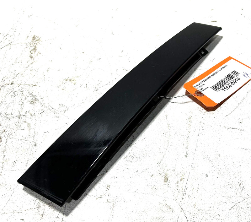 2012-2018 VOLKSWAGEN PASSAT S EXTERIOR PILLAR TRIM / MOLDING REAR LEFT OEM