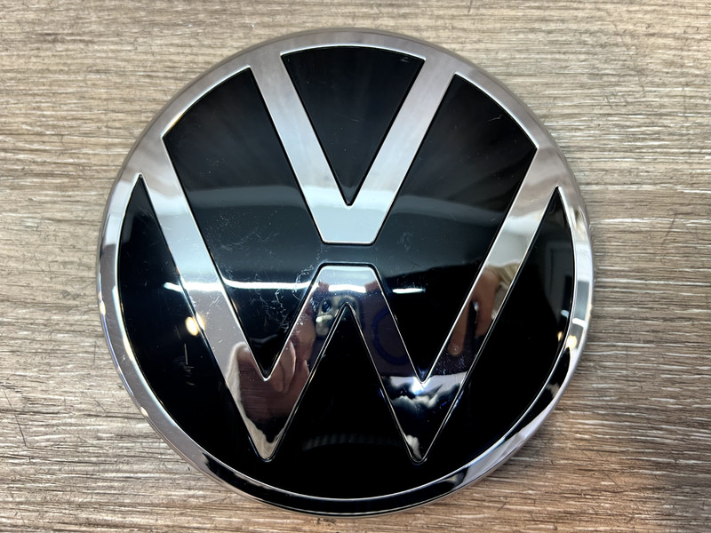 2018-2023 Volkswagen Emblem OEM 3CN853601F