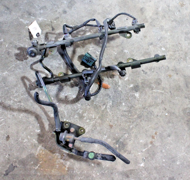 03-06 350Z 03-07 G35 COUPE VQ35DE FUEL RAIL INJECTOR RAIL OEM NISSAN